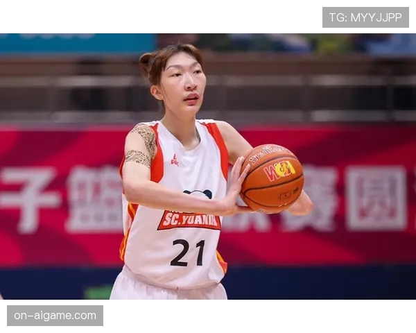 韩旭上场像坦克,场下像拿着香槟的社交女王,这差距我真服 韩旭上场像坦克,场下像拿着香槟的社交女王,这差距我真服